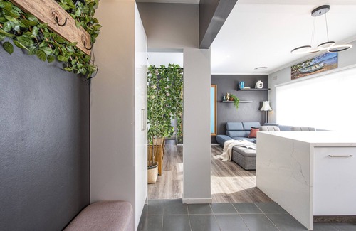 Burwood Apartment | Romantic Cozy Getaway central location, shopping, food and entertainment