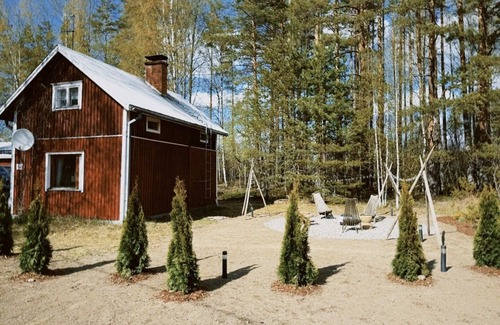 Kesaelahti Cottage | Romantic Forest Cottage near Lake Sauna, Firepit & Cozy Scandinavian Design