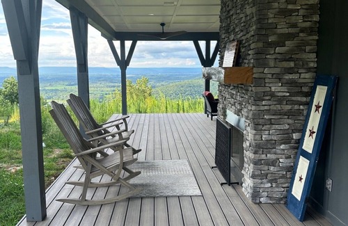 Pisgah Cottage | Romantic Getaway at Honeymoon Cottage