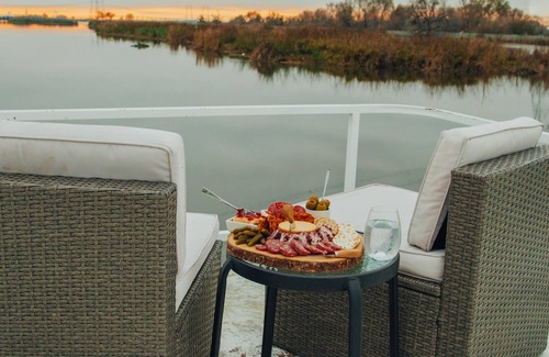 Birds Landing Boat Rental | Romantic Getaway with Sauna, fireplace and great seal watching