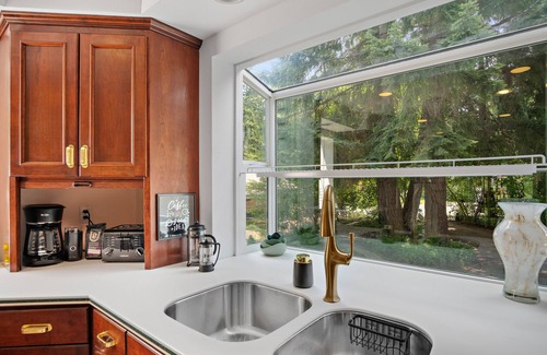 Cle Elum House | Romantic getaway with hot tub and view! Snuggle inside.Come relax…Enjoy!