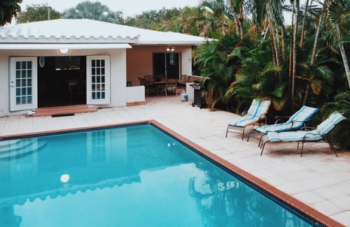 Highland Garden House | Romantic Hollywood villa w/private pool — 2 ml from the beach
