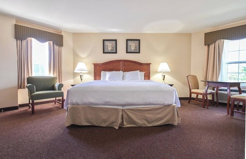 Pembine Hotel | Romantic Island Getaway! Pet-Friendly Unit w/Pool & Dining | Free Parking!