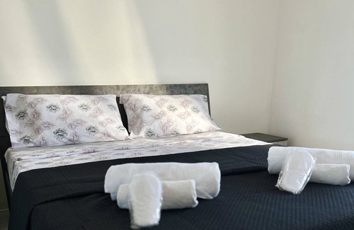 Albate Apartment | Romantic Italian apartment w/big terrace- 5 min from the lake !