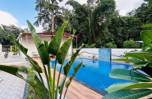 Amarnath Villa | Romantic Jacuzzi Villa By RKS - The Studio Farm