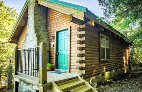 Garfield Cabin | Romantic Lake View Cabin