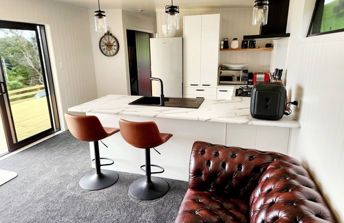 Waerenga Cabin | Romantic lakeside Cabin. 1 Hour ex Auckland CBD