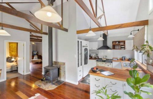 Witta Villa | Romantic Lakeview Cottage
