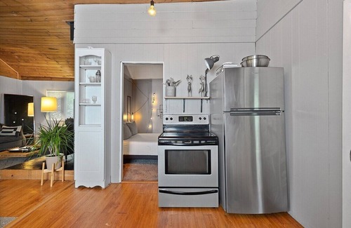 Pocono Pines Cabin | Romantic Pet-Friendly Bungalow in Pocono Pines