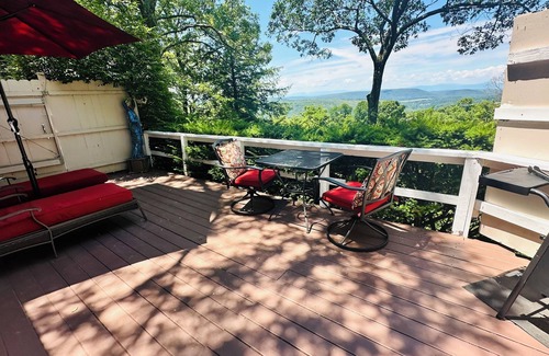 Millerton Apartment | Romantic Sunset -50 Mile Sunset Hudson River View!