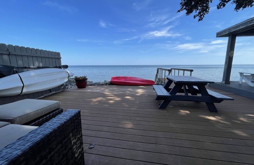 Hilton House | Romantic Waterfront Beach House
