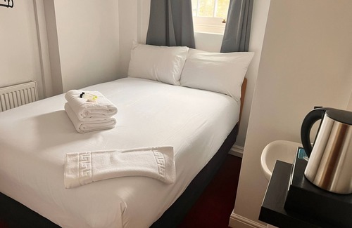 Warwick Hotel | ROMANY HOUSE HOTEL