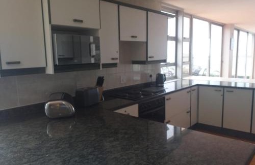 Margate Beach Apartment | Rondevoux 27