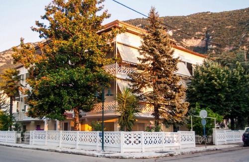 Kamena Vourla Apartment | Ronzi Apartments