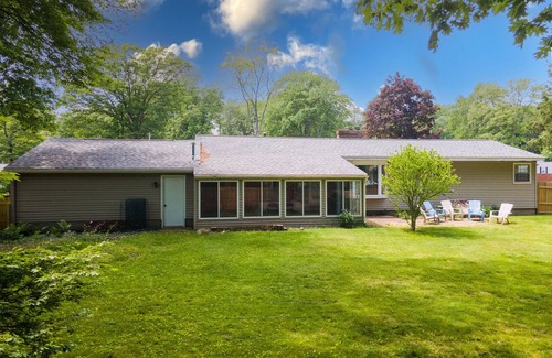 Norton Shores House | Rood Retreat