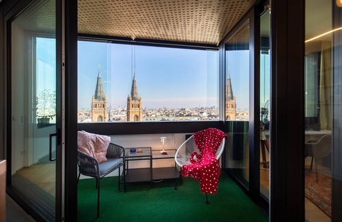 Ottakring House | Roof-top panorama suite with distant views over Vienna