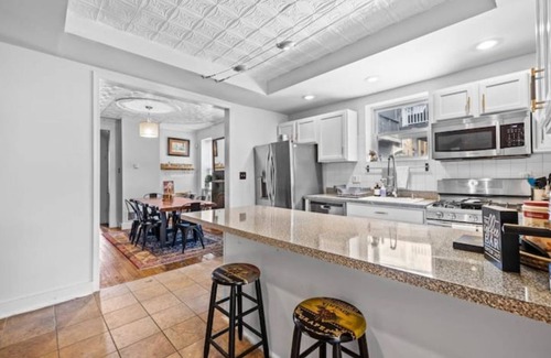 South Baltimore House | Rooftop Deck Escape! Free Parking!