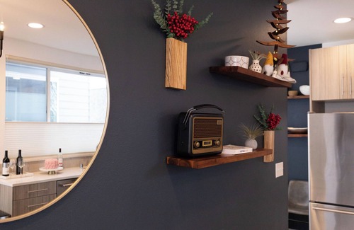 West Seattle House | Rooftop Deck! King Bed! AC, Restaurants/Pubs, Pet-Friendly