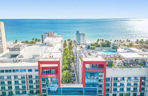 Hollywood Lakes Apartment | Rooftop Pool Hot Tub Hollywood Beach Boardwalk