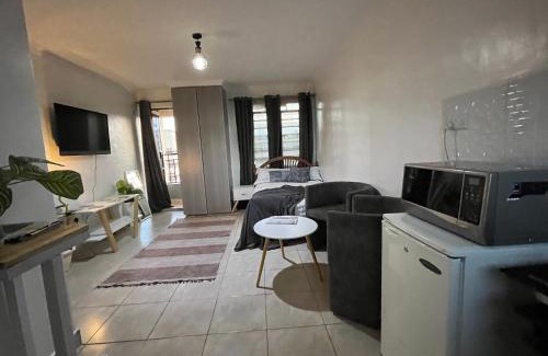 Nairobi Bed & Breakfast | Rooftop Studio Apartment - Mirema