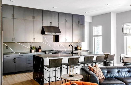 Haynes Area House | Rooftop w/Skyline Views-15 Min to Broadway-Luxury