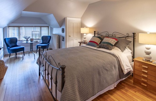 Montcalm House | Room 01 - Comfort in the heart of the Art District