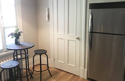 Montcalm House | Room 02 - Comfort in the heart of the Art District