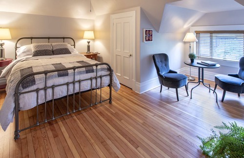 Montcalm House | Room 02 - Comfort in the heart of the Art District