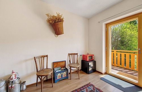 Pieve di Cadore Apartment | Room '1- Nene Cristina' with external bathroom, shared terrace, private garden and Wi-Fi