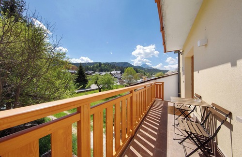 Pieve di Cadore Apartment | Room '1- Nene Cristina' with external bathroom, shared terrace, private garden and Wi-Fi