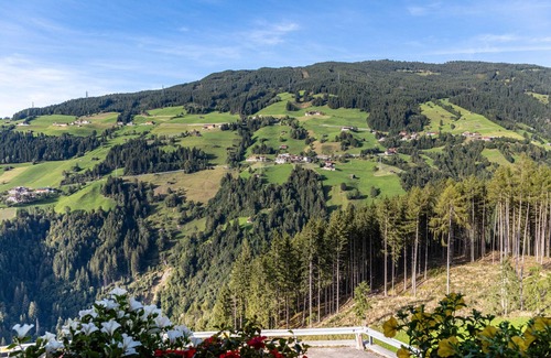 Hainzenberg Apartment | Room '15 En Suite' with Mountain View, Shared Terrace and Wi-Fi