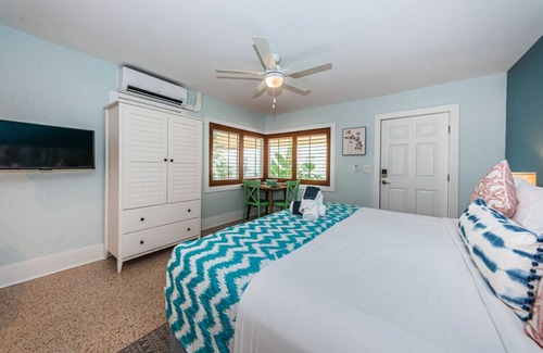 Sunset Beach Hotel | Room 2 · Sunset beach- Boutique hotel- W/Large fishing pier