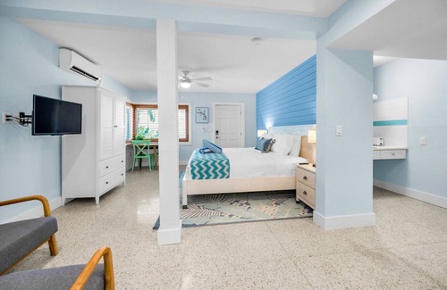 Sunset Beach Hotel | Room 2 · Sunset beach- Boutique hotel- W/Large fishing pier
