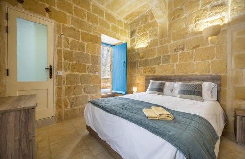 Gharb House | Room 8 - Couples room x 2 by Solea