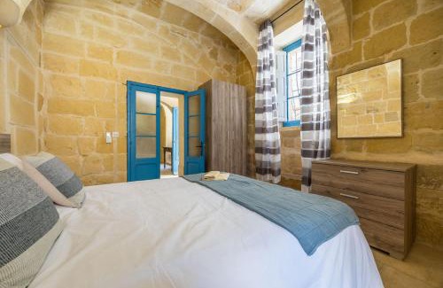 Gharb House | Room 8 - Couples room x 2 by Solea