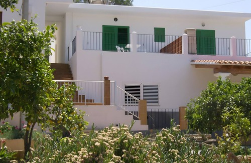 Es Figueral Beach Apartment | Room 'Doble - 5' with Mountain View, Wi-Fi and Air Conditioning