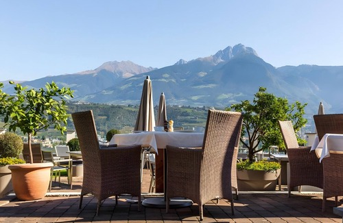 Marlengo Apartment | Room 'Doppia Vista Panoramica Sup 104' with Mountain View, Wi-Fi and Air Conditioning