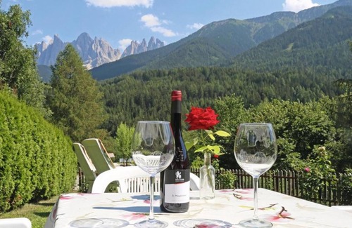 Villnoss Apartment | Room 'Dreibettzimmer 2' with Mountain View, Private Terrace and Wi-Fi