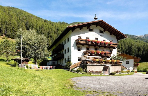 Valle Aurina Apartment | Room 'Ederhof 5' with Mountain View, Shared Terrace and Wi-Fi