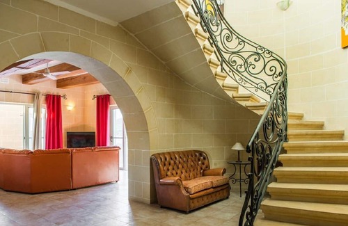 Ta' Għammar Bed & Breakfast | ROOM FOR 3 PEOPLE WITH PRIVATE BATHROOM ON THE CORRIDOR