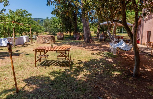 Gavorrano Apartment | Room 'Ghianda' with Shared Garden, Balcony and Wi-Fi