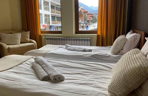 Shiligarnika House | Room-granat Double Room 3- Next to Gondo