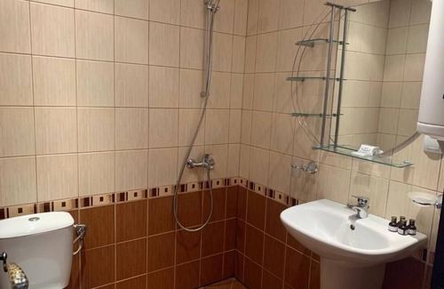 Shiligarnika House | Room-granat Double Room 3- Next to Gondo