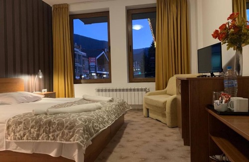 Shiligarnika House | Room-granat Double Room 3- Next to Gondo