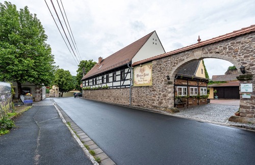 Klipphausen Apartment | Room 'Im Weinrestaurant 6' with Shared Garden and Wi-Fi