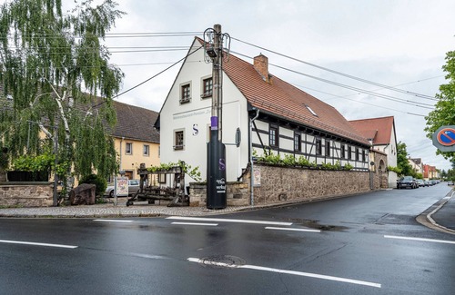 Klipphausen Apartment | Room 'Im Weinrestaurant 6' with Shared Garden and Wi-Fi