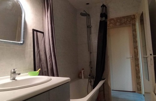 Merignies House | Room in a house 200 m from the greenway