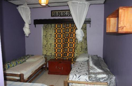 Musanze House | Room in BB - Amahoro Guest House - Triple Room with Shared Bathroom