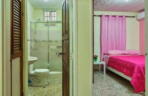 Ensanche Isabelita House | Room in Guest Room - Queen Of Hearts - Rh