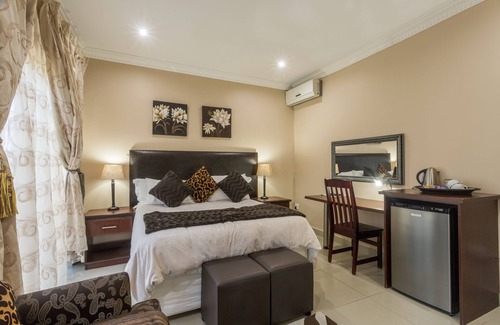 Ballito House | Room in Guest Room - Ezulwini Guest House - Relaxing Queen Room With Balcony in Balito, South Afirca